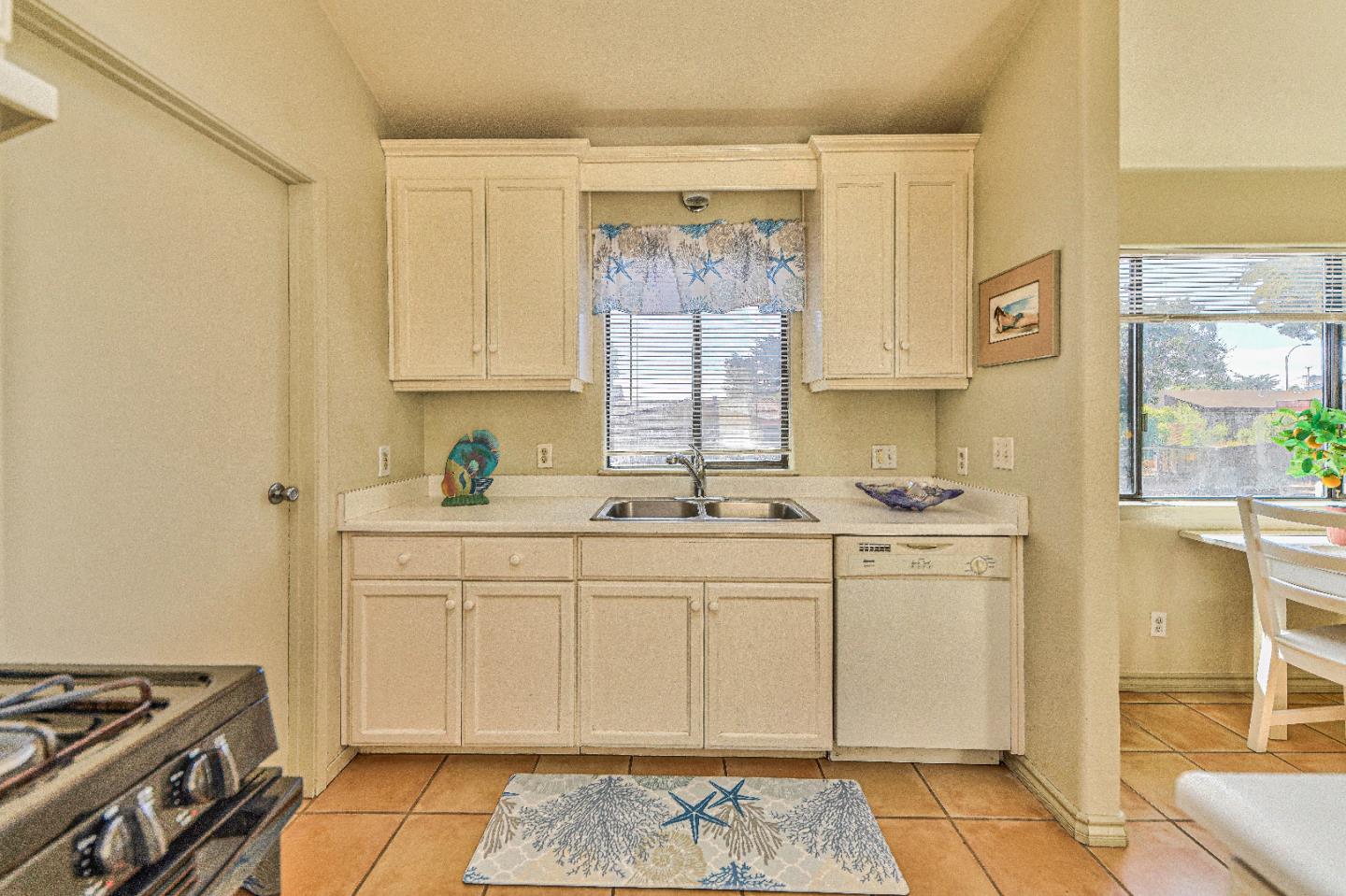 Detail Gallery Image 10 of 34 For 1868 Judson St, Seaside,  CA 93955 - 3 Beds | 2 Baths