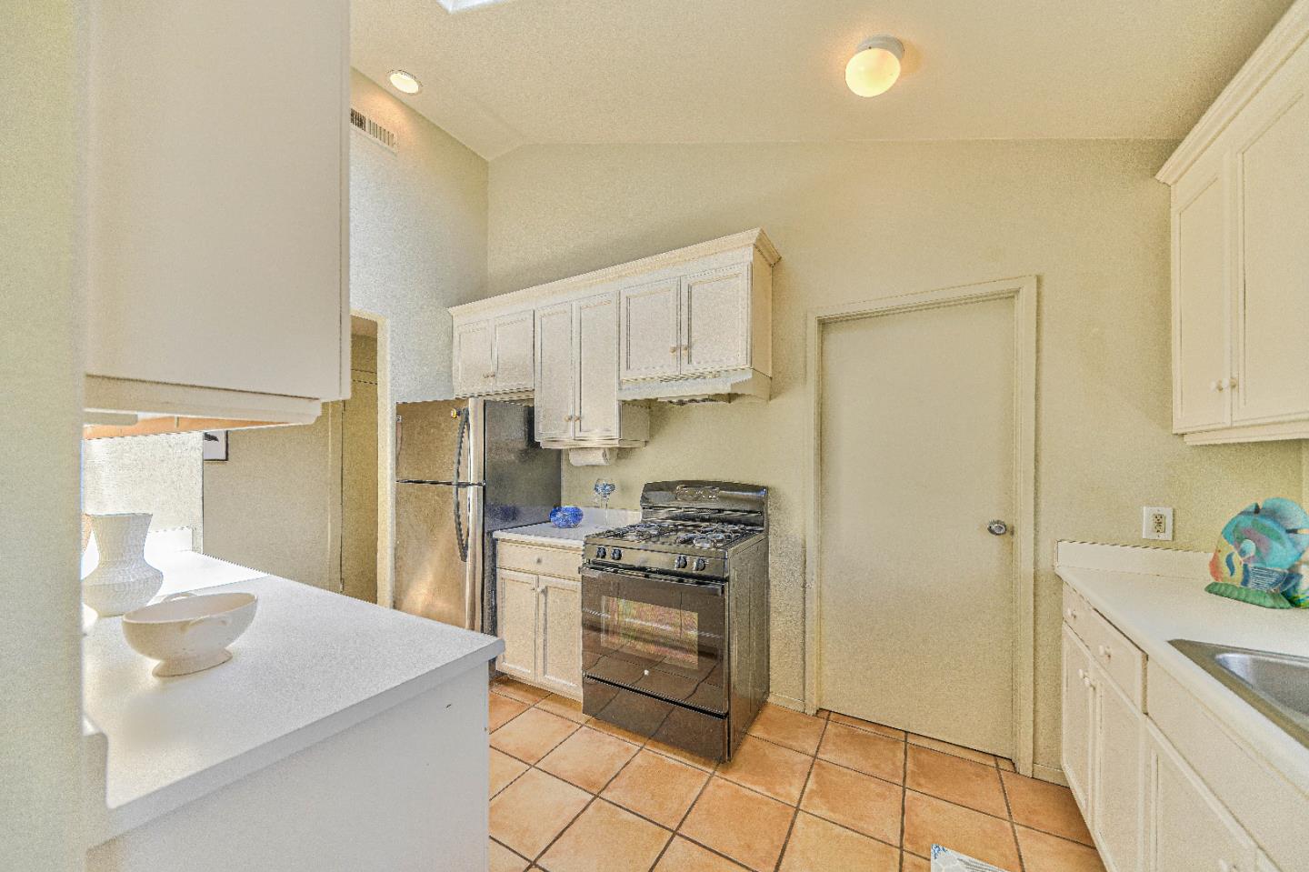 Detail Gallery Image 12 of 34 For 1868 Judson St, Seaside,  CA 93955 - 3 Beds | 2 Baths