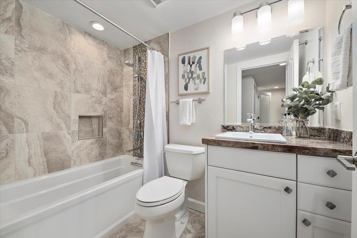 Detail Gallery Image 15 of 27 For 18400 Overlook Rd #36,  Los Gatos,  CA 95030 - 3 Beds | 2/1 Baths