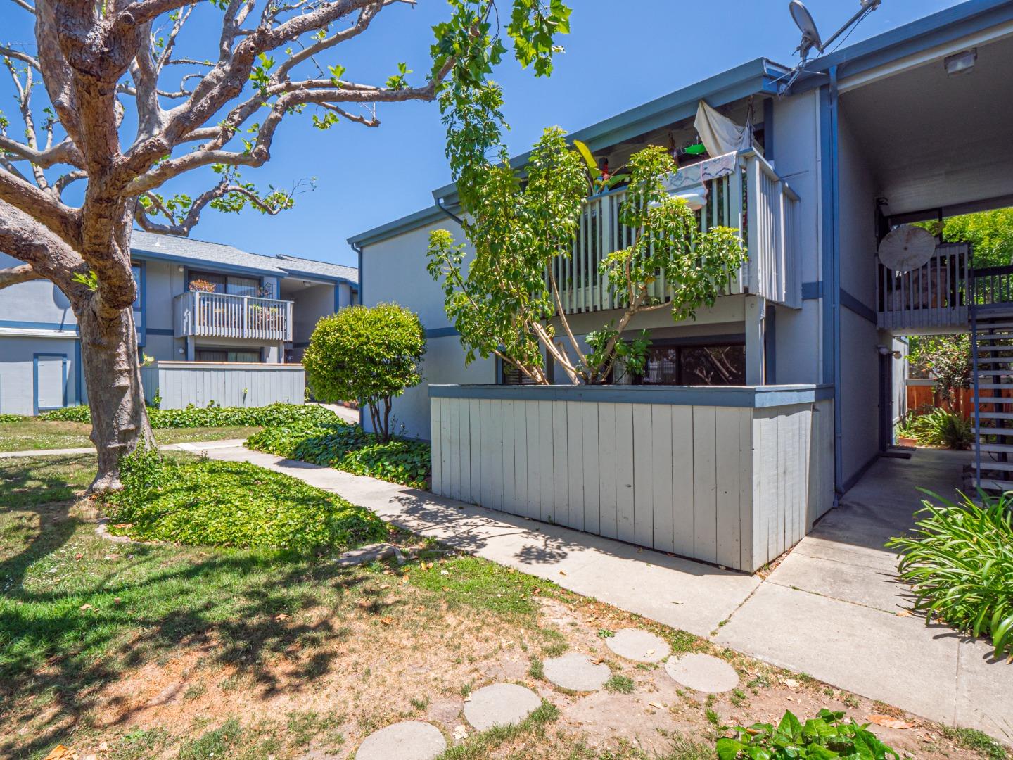 Detail Gallery Image 1 of 31 For 1925 46th Ave #31,  Capitola,  CA 95010 - 1 Beds | 1 Baths