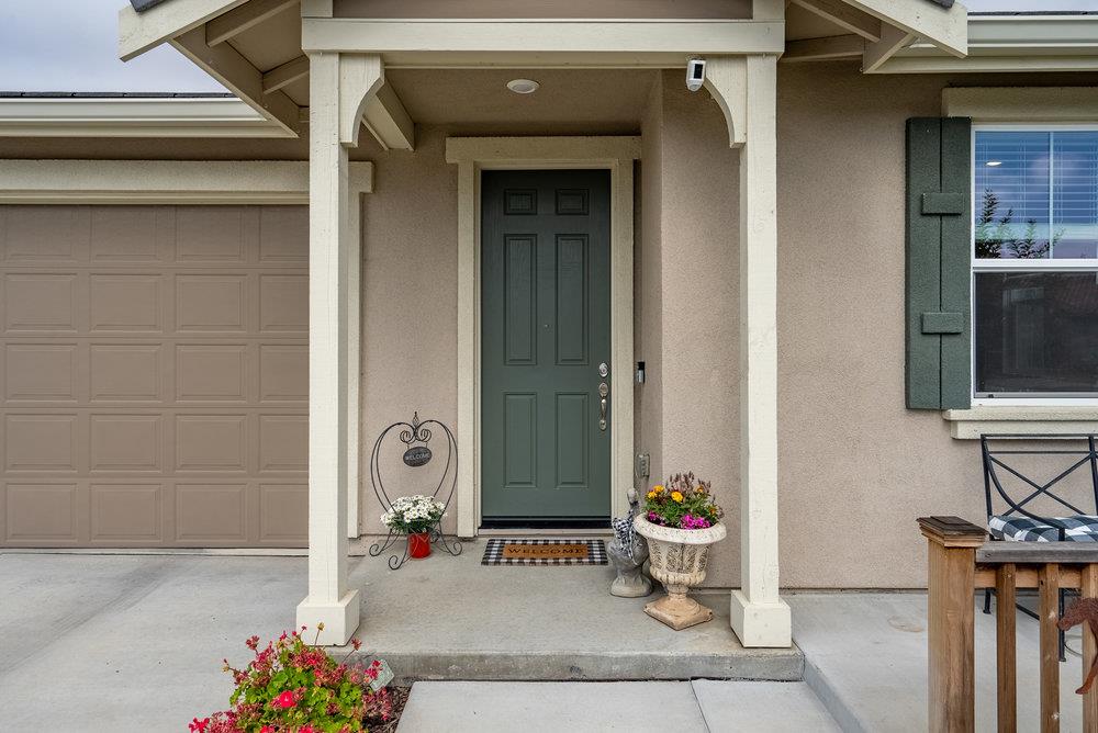 Detail Gallery Image 5 of 35 For 2924 Kings Way, Hollister,  CA 95023 - 3 Beds | 2/1 Baths