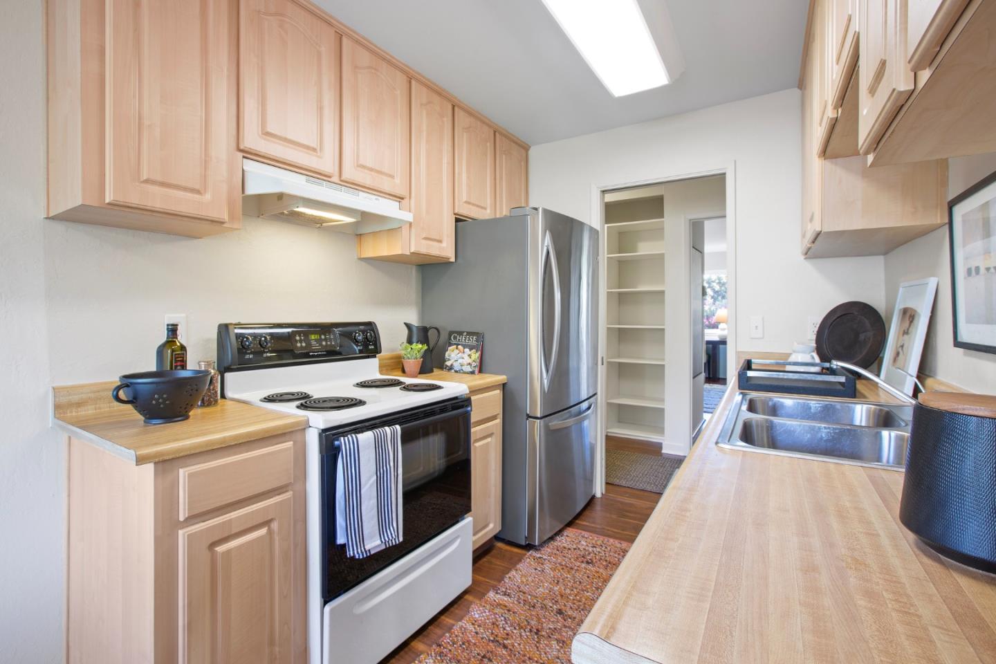 Detail Gallery Image 9 of 11 For 99 E Middlefield Rd #24,  Mountain View,  CA 94043 - 2 Beds | 2 Baths