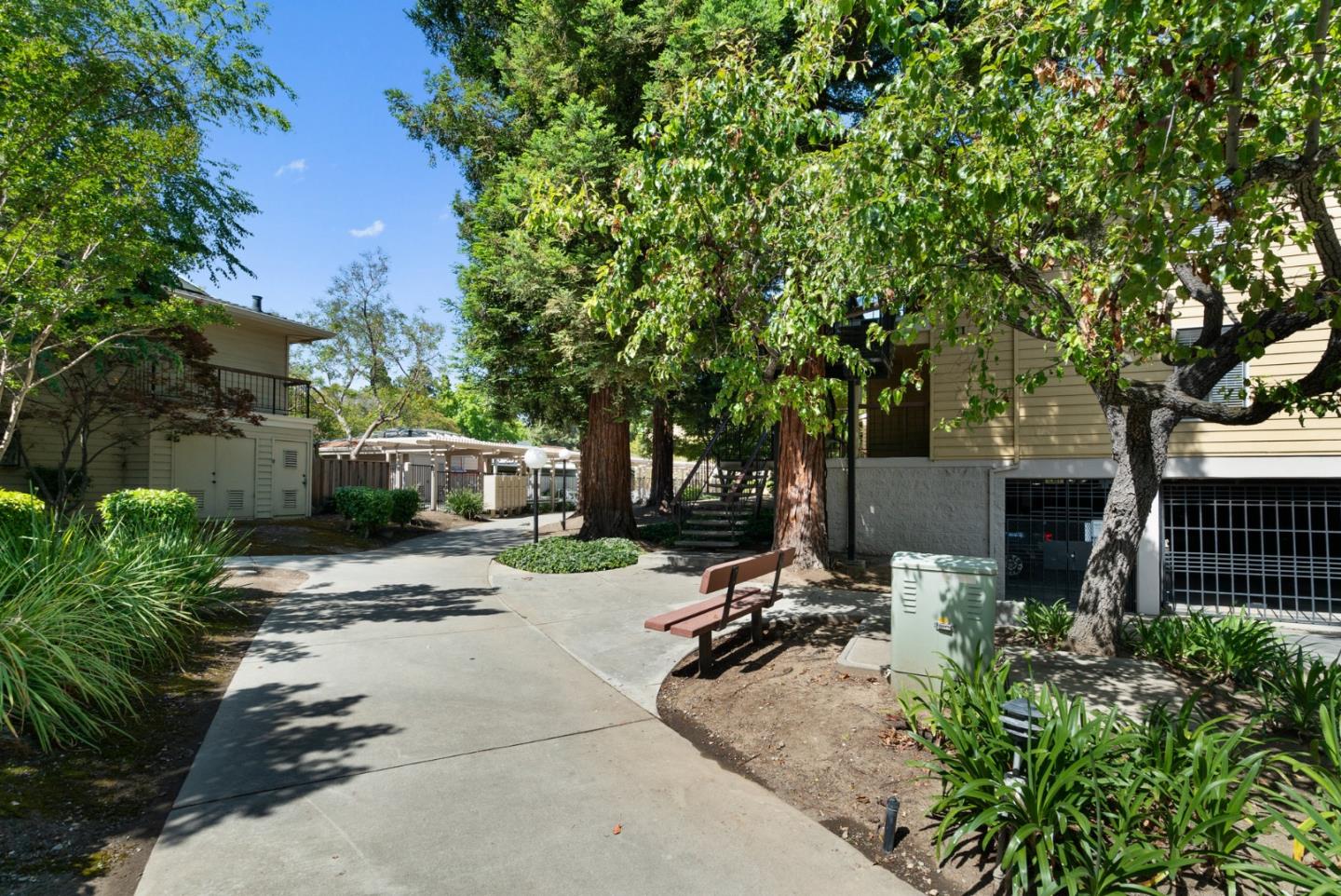 Detail Gallery Image 3 of 28 For 431 Northlake Dr #30,  San Jose,  CA 95117 - 2 Beds | 2 Baths