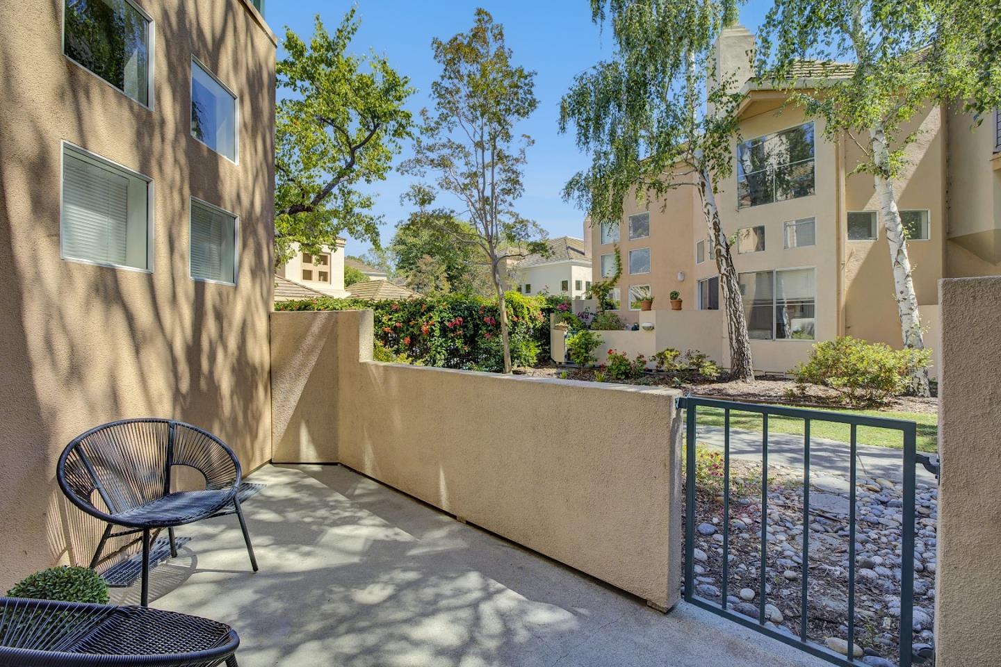 Detail Gallery Image 11 of 54 For 978 Alpine Ter #4,  Sunnyvale,  CA 94086 - 2 Beds | 2/1 Baths