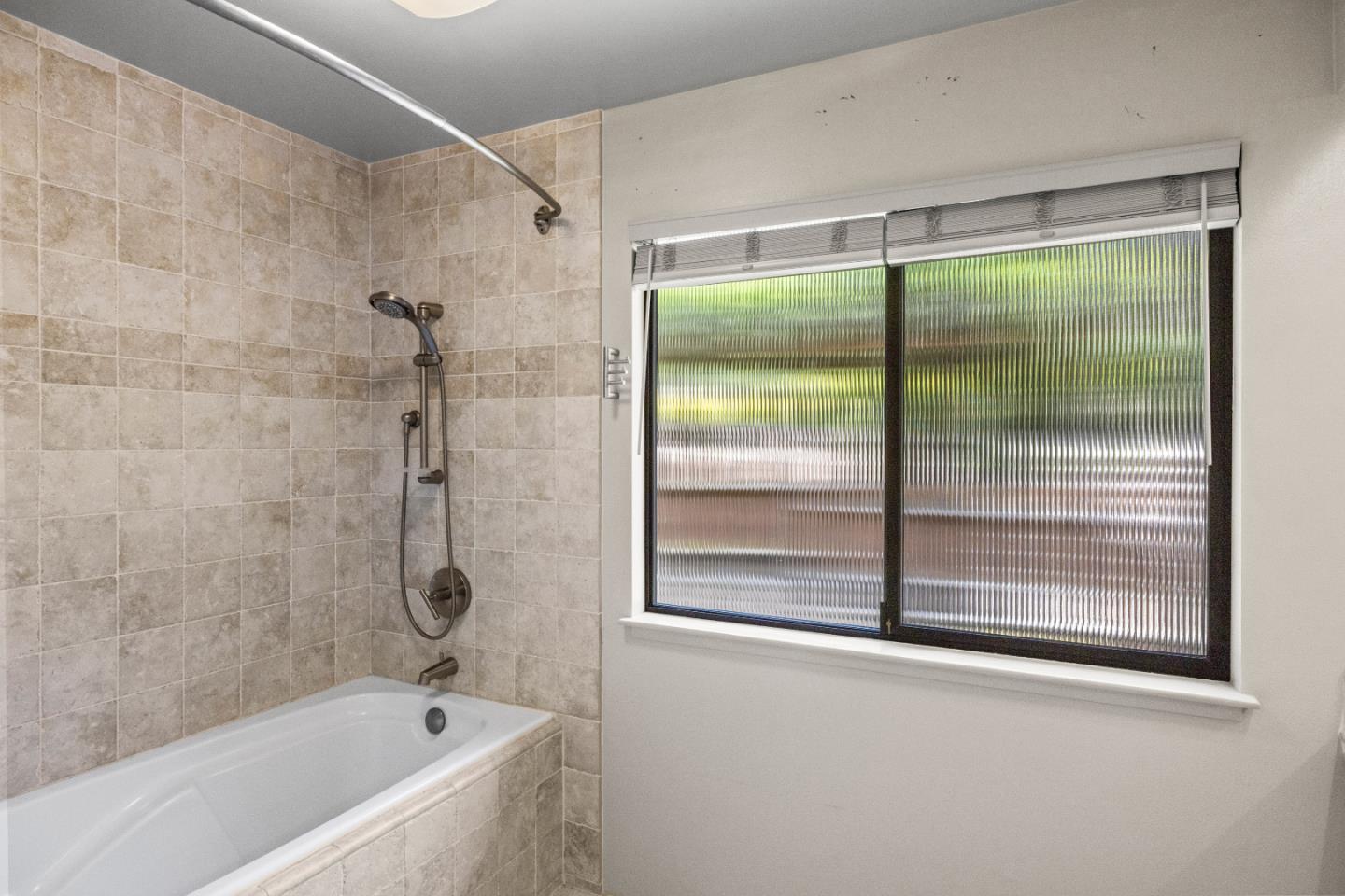 Detail Gallery Image 22 of 32 For 13482 Paseo Terrano, Salinas,  CA 93908 - 3 Beds | 2 Baths