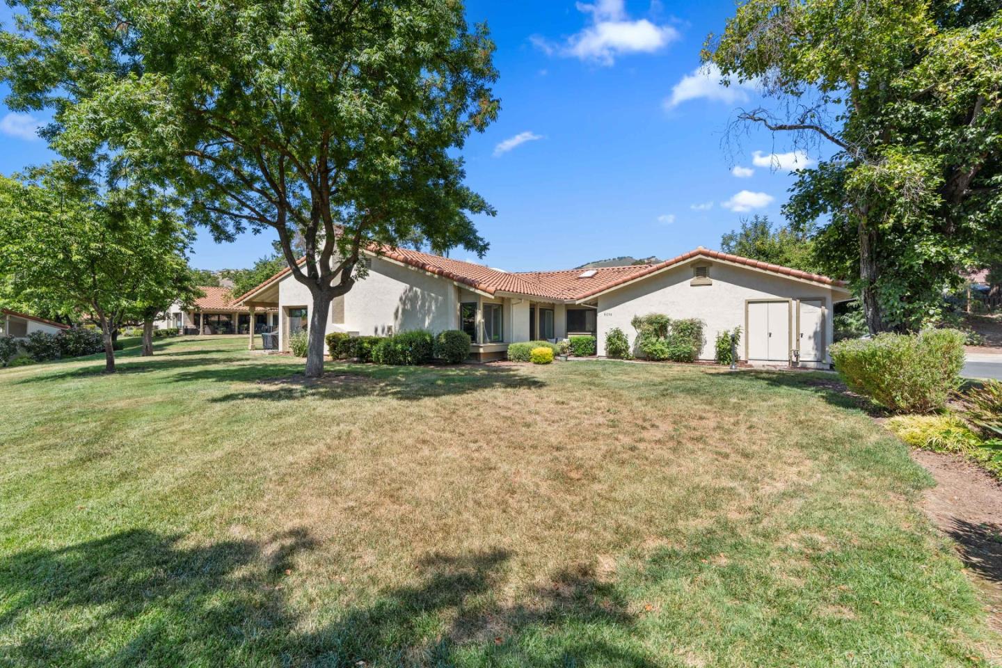 Detail Gallery Image 1 of 34 For 8098 Cabernet Ct, San Jose,  CA 95135 - 2 Beds | 2 Baths