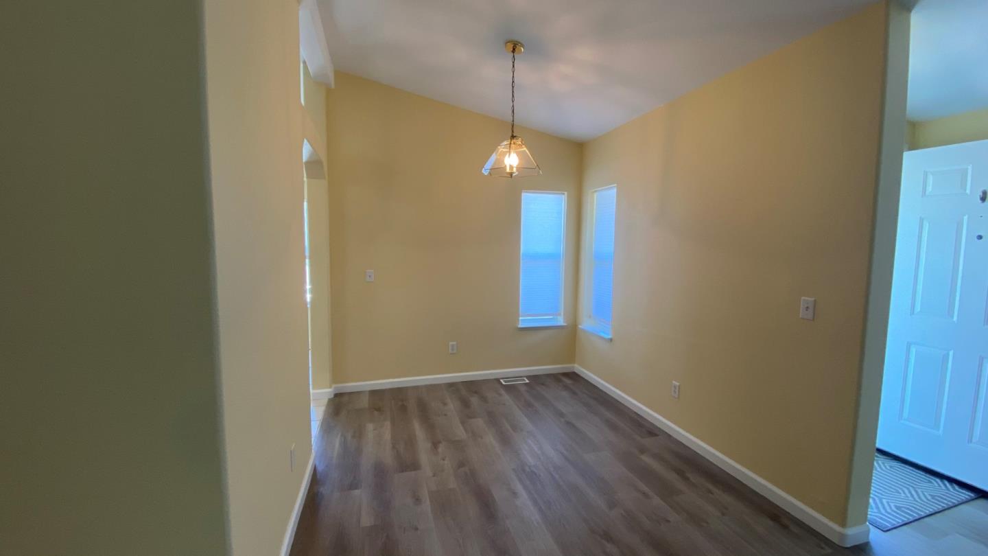 Detail Gallery Image 7 of 21 For 1111 Morse Ave #7,  Sunnyvale,  CA 94089 - 3 Beds | 2 Baths