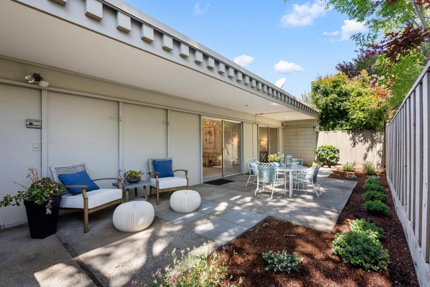 Detail Gallery Image 23 of 24 For 73 Los Altos Sq, Los Altos,  CA 94022 - 2 Beds | 2 Baths