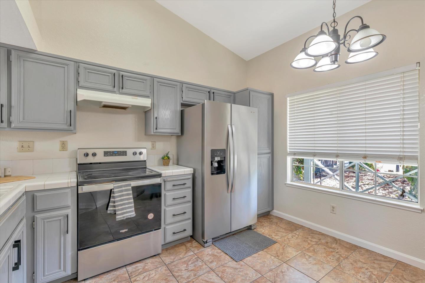 Detail Gallery Image 5 of 22 For 5187 Grass Valley Way, Antioch,  CA 94531 - 3 Beds | 2 Baths