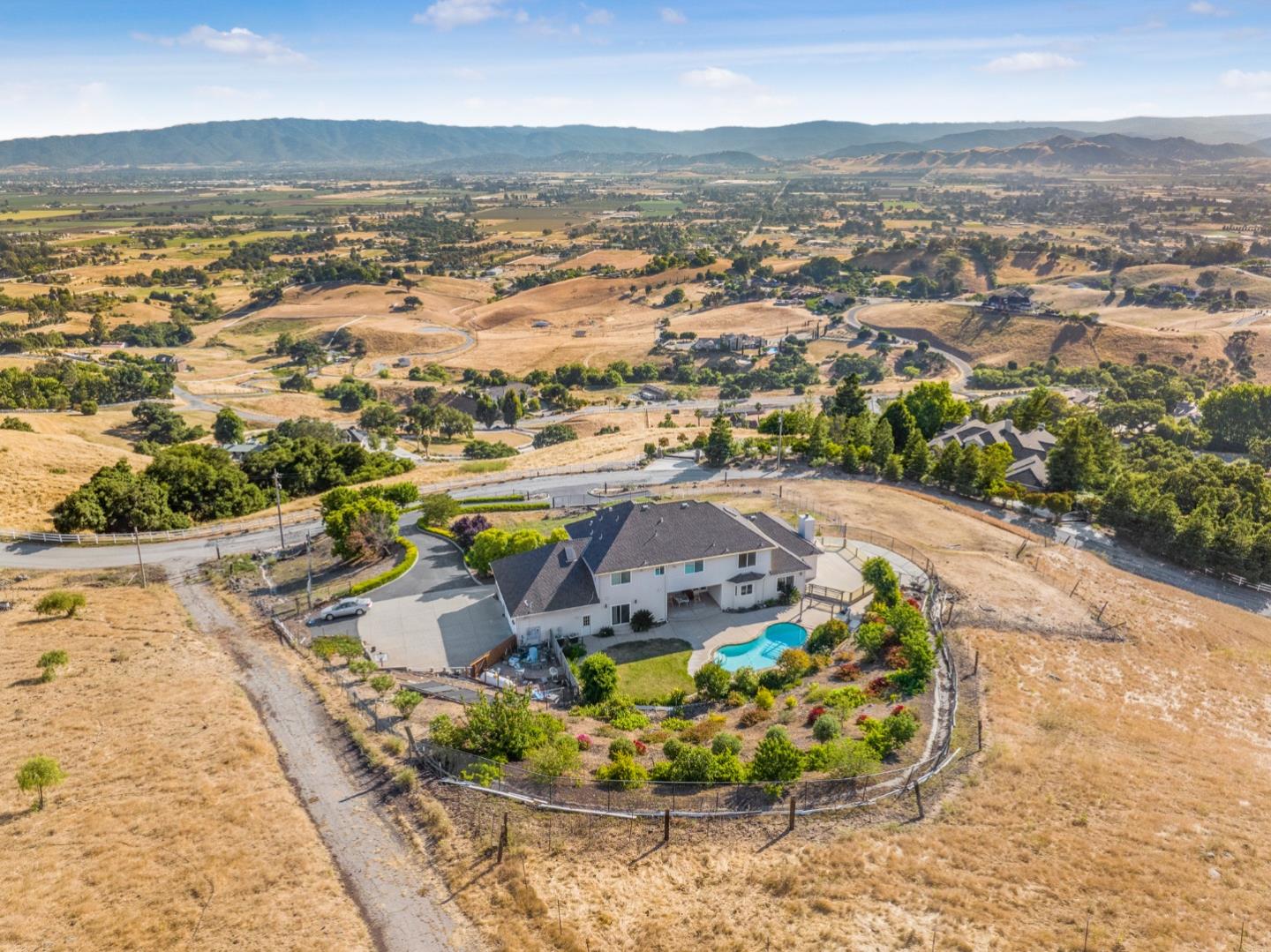 Detail Gallery Image 1 of 54 For 2551 Butch Dr, Gilroy,  CA 95020 - 5 Beds | 3/1 Baths