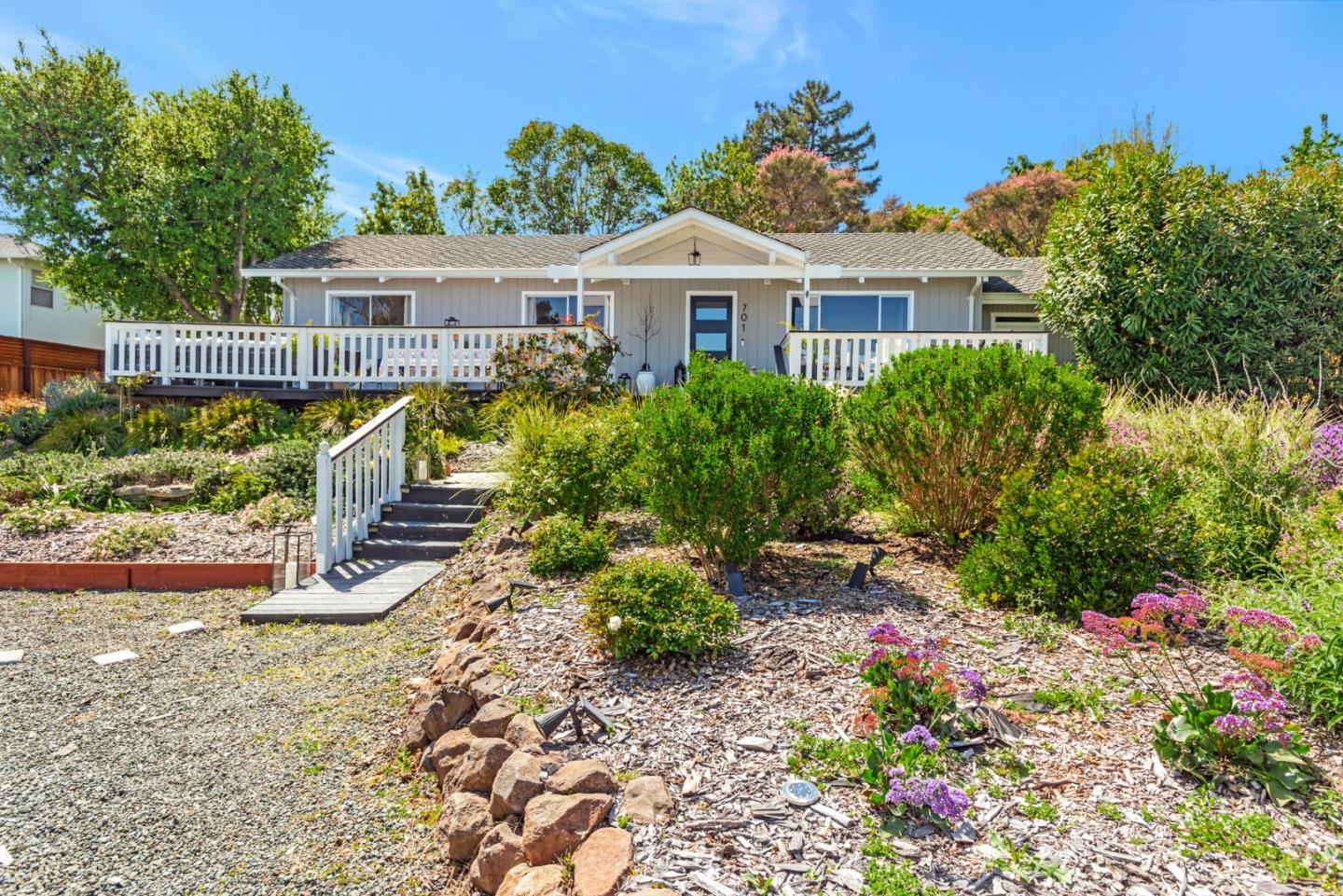 Detail Gallery Image 1 of 67 For 701 Ventura Ave, San Mateo,  CA 94403 - 4 Beds | 3/1 Baths