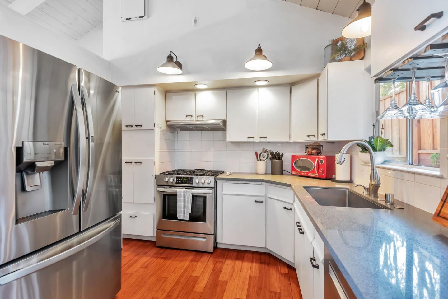 Detail Gallery Image 12 of 67 For 701 Ventura Ave, San Mateo,  CA 94403 - 4 Beds | 3/1 Baths
