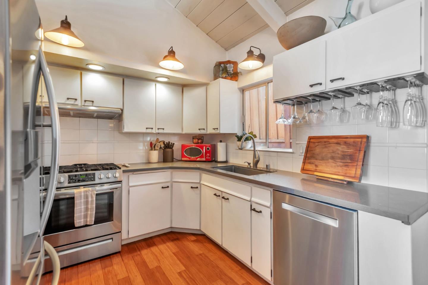Detail Gallery Image 13 of 67 For 701 Ventura Ave, San Mateo,  CA 94403 - 4 Beds | 3/1 Baths
