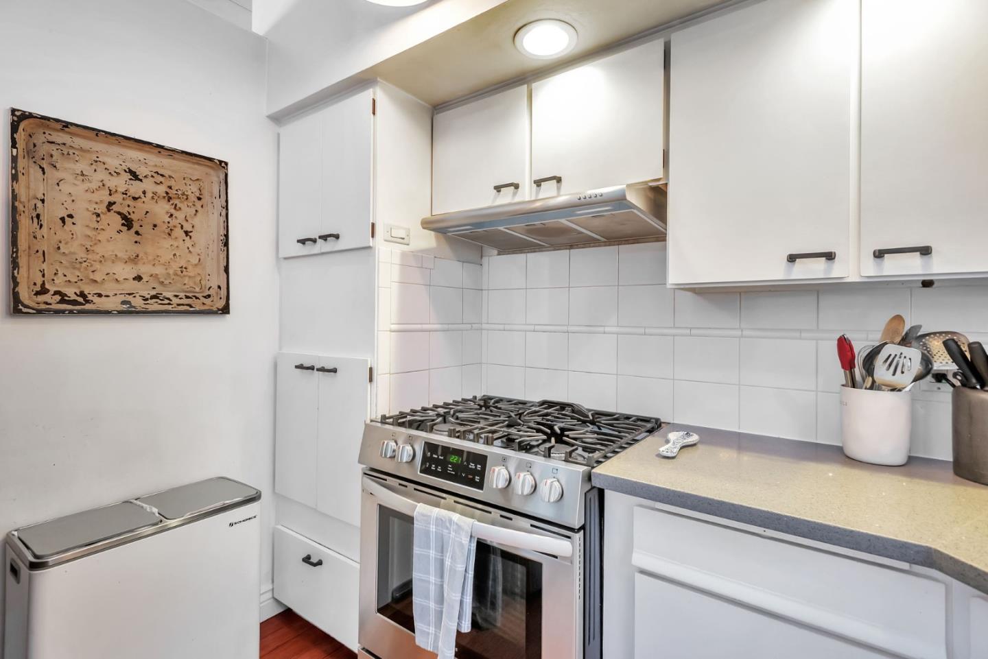 Detail Gallery Image 15 of 67 For 701 Ventura Ave, San Mateo,  CA 94403 - 4 Beds | 3/1 Baths