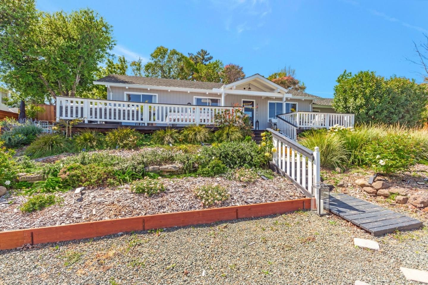 Detail Gallery Image 3 of 67 For 701 Ventura Ave, San Mateo,  CA 94403 - 4 Beds | 3/1 Baths