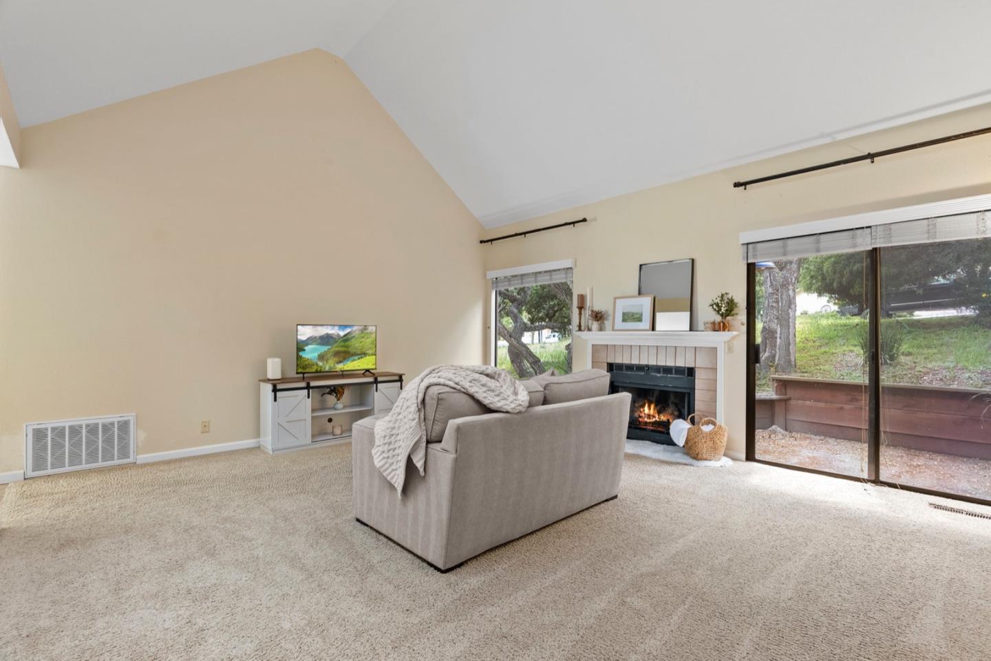 Detail Gallery Image 3 of 29 For 400 Mar Vista Dr #2,  Monterey,  CA 93940 - 2 Beds | 2 Baths