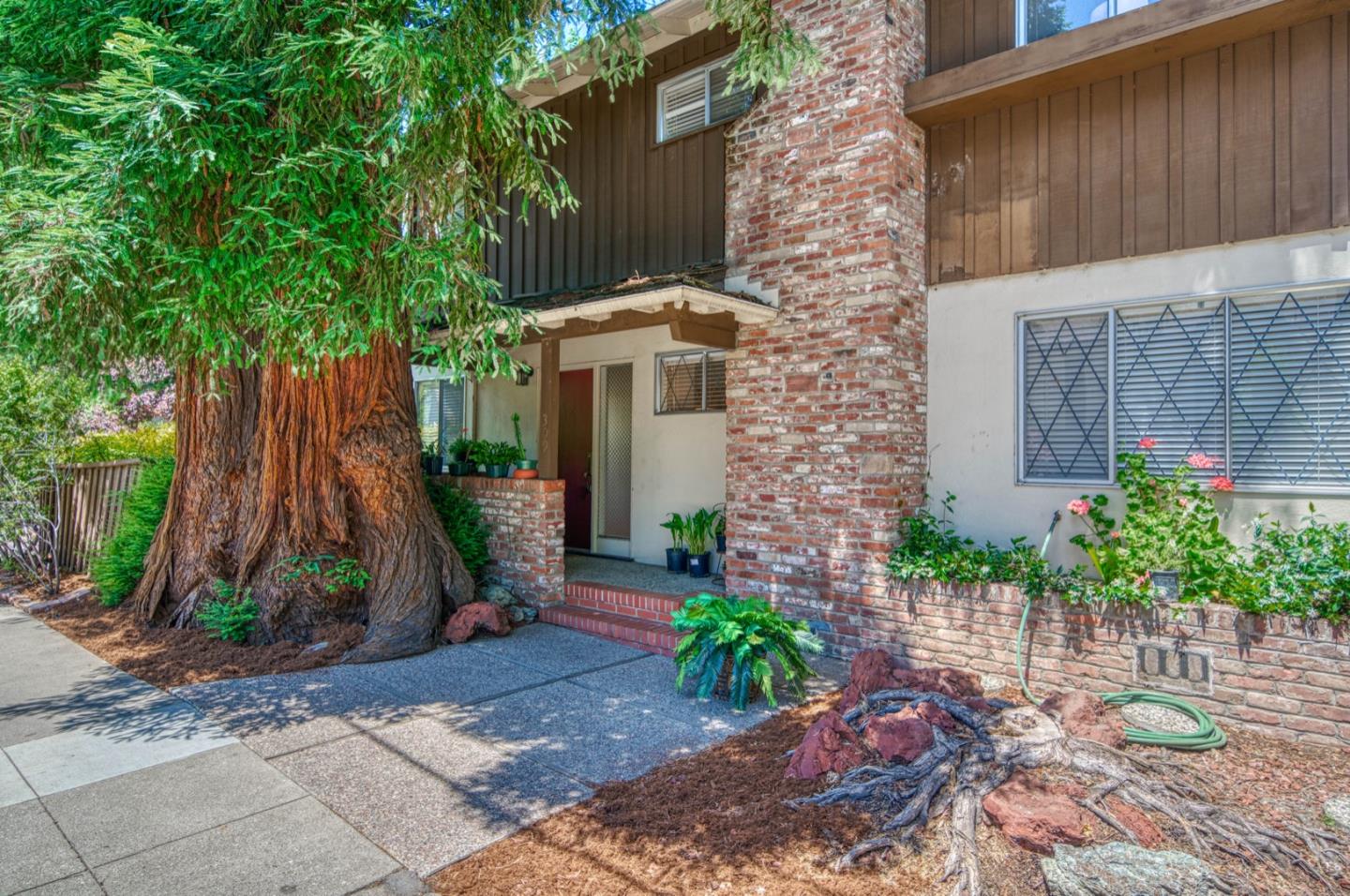 Detail Gallery Image 1 of 1 For 309 Poe St, Palo Alto,  CA 94301 - 2 Beds | 2 Baths