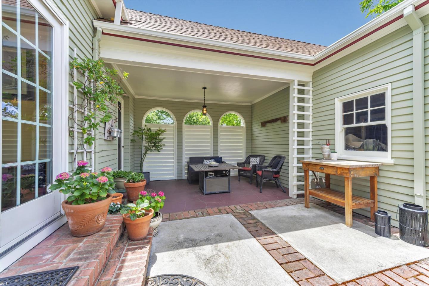 Detail Gallery Image 28 of 36 For 1634 Brewster Ave, Redwood City,  CA 94062 - 3 Beds | 2 Baths