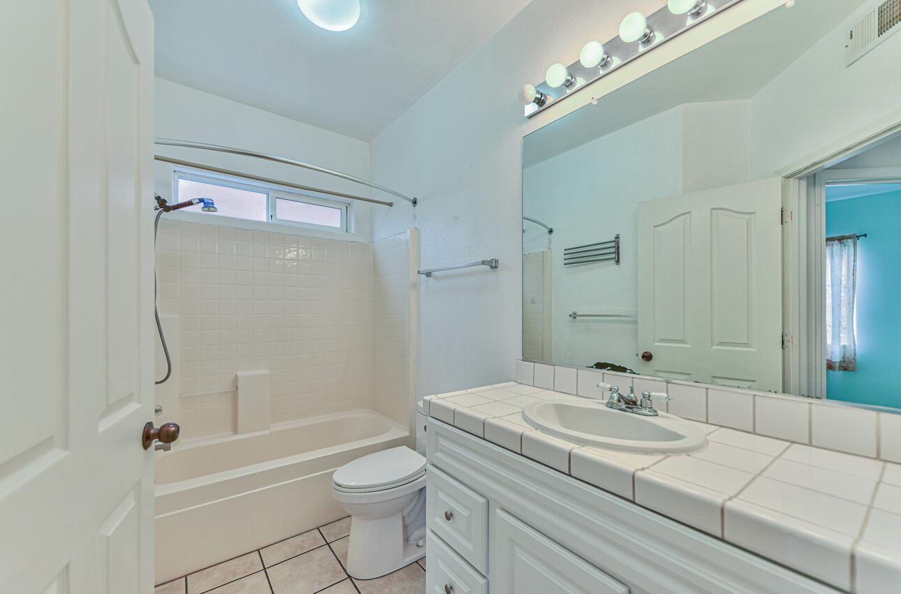 Detail Gallery Image 17 of 30 For 985 Crestview St, Salinas,  CA 93906 - 3 Beds | 2 Baths