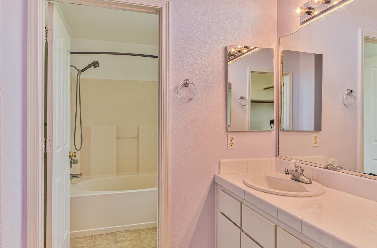 Detail Gallery Image 24 of 30 For 985 Crestview St, Salinas,  CA 93906 - 3 Beds | 2 Baths