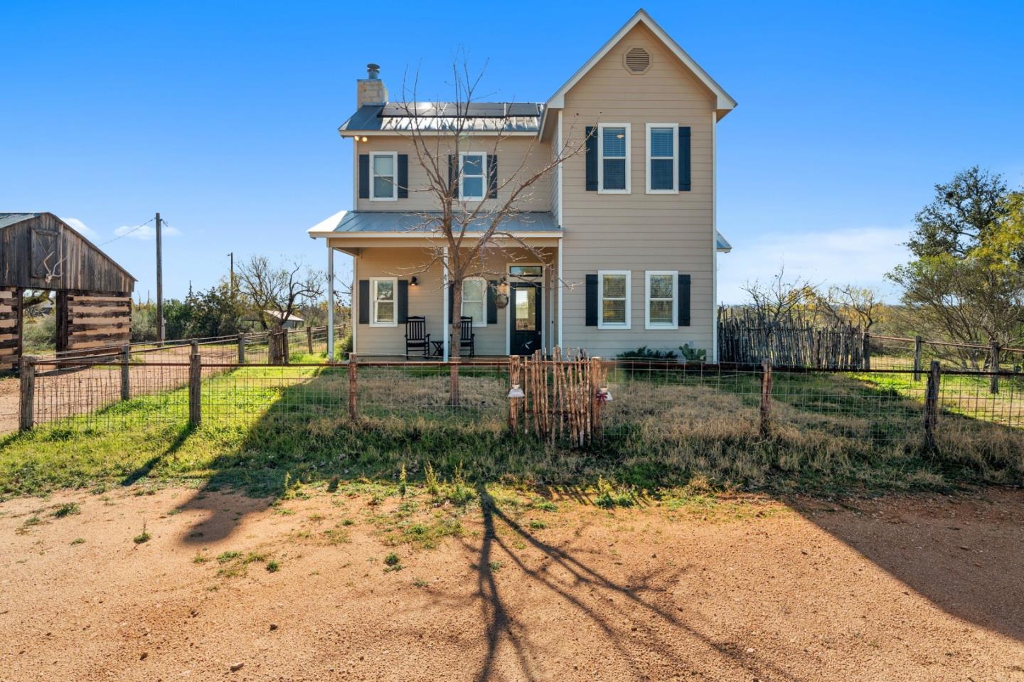 Detail Gallery Image 3 of 42 For 4550 West State Highway 29, Llano,  CA 93544 - 3 Beds | 2/1 Baths