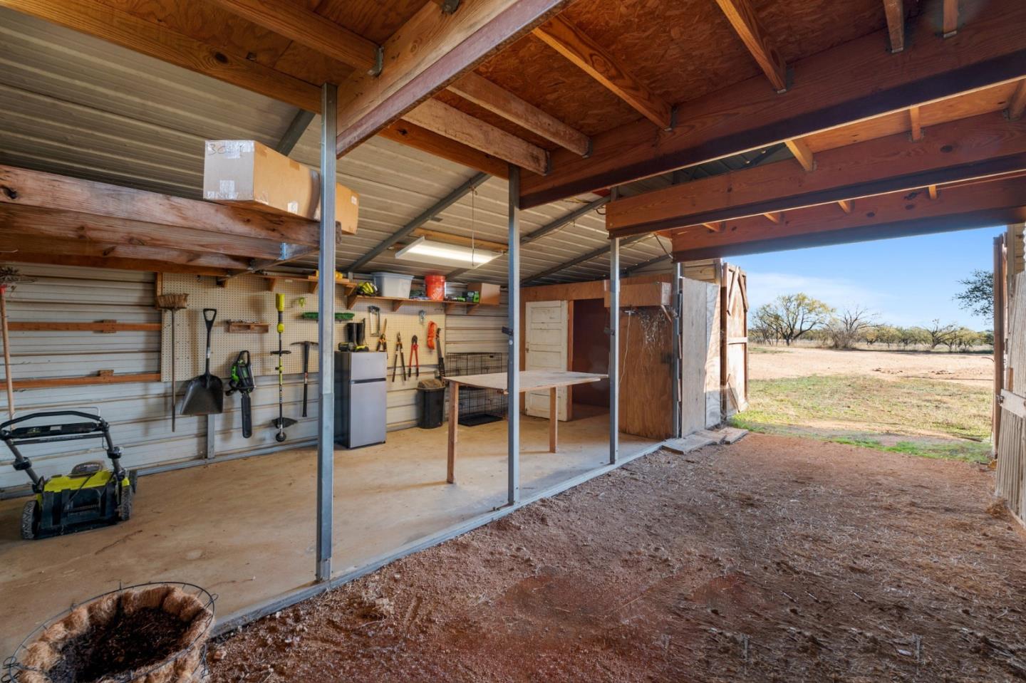 Detail Gallery Image 32 of 42 For 4550 West State Highway 29, Llano,  CA 93544 - 3 Beds | 2/1 Baths