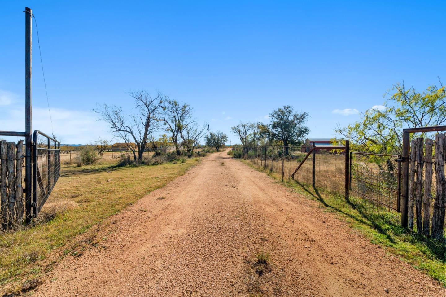 Detail Gallery Image 34 of 42 For 4550 West State Highway 29, Llano,  CA 93544 - 3 Beds | 2/1 Baths