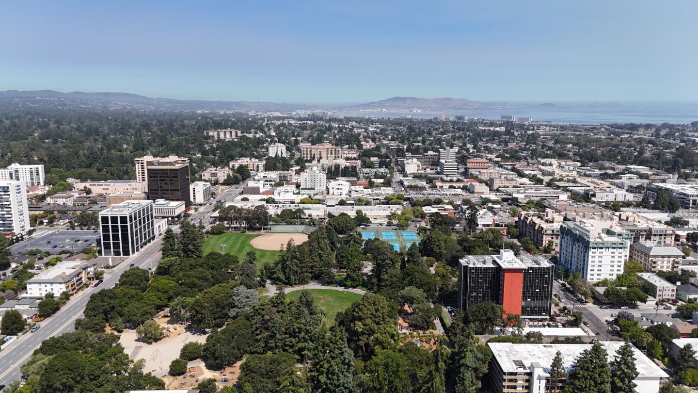 Detail Gallery Image 3 of 30 For 808 Laurel Ave #212,  San Mateo,  CA 94401 - 2 Beds | 1 Baths