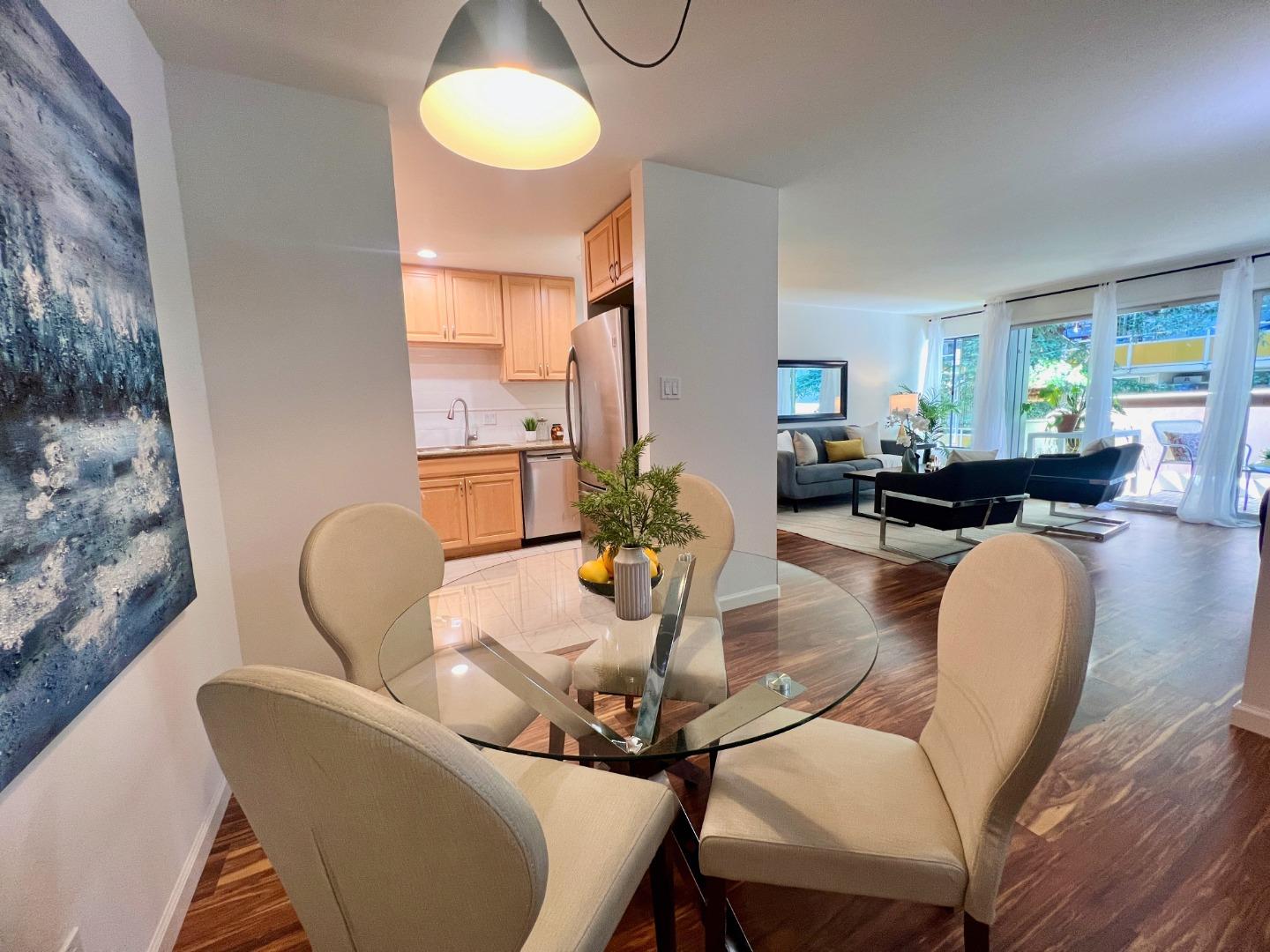 Detail Gallery Image 5 of 30 For 808 Laurel Ave #212,  San Mateo,  CA 94401 - 2 Beds | 1 Baths