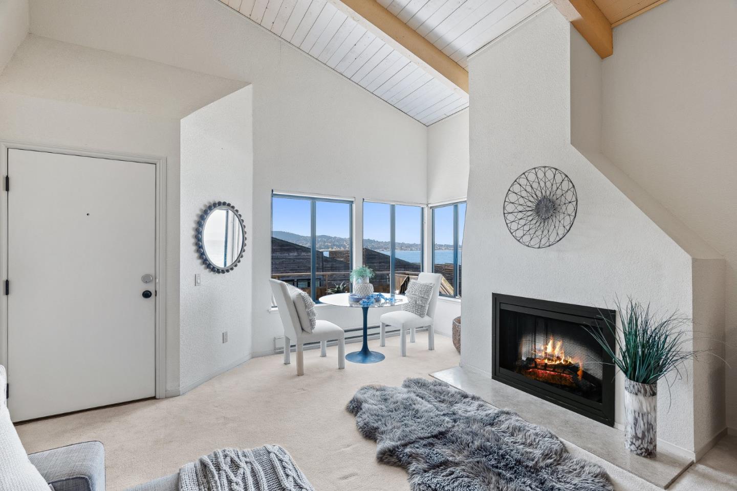 Detail Gallery Image 5 of 30 For 1 Surf Way #231,  Monterey,  CA 93940 - 2 Beds | 2 Baths