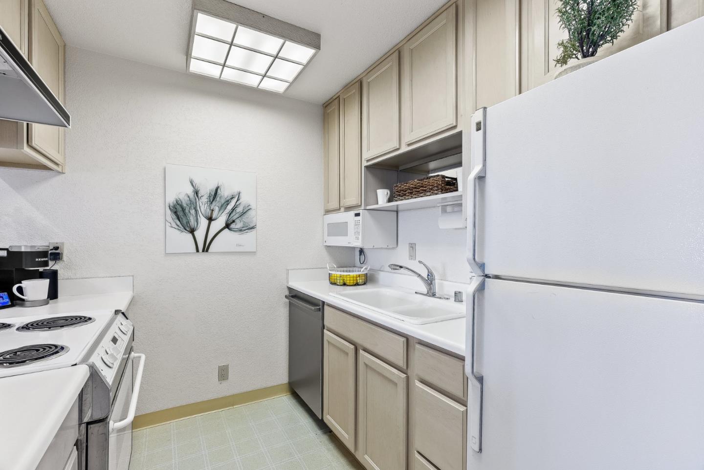 Detail Gallery Image 7 of 30 For 1 Surf Way #231,  Monterey,  CA 93940 - 2 Beds | 2 Baths