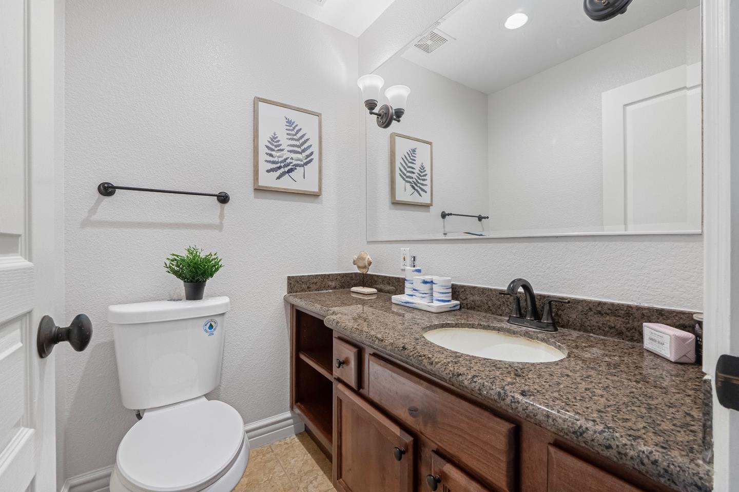 Detail Gallery Image 12 of 38 For 2580 Homestead Rd #5201,  Santa Clara,  CA 95051 - 2 Beds | 1/1 Baths