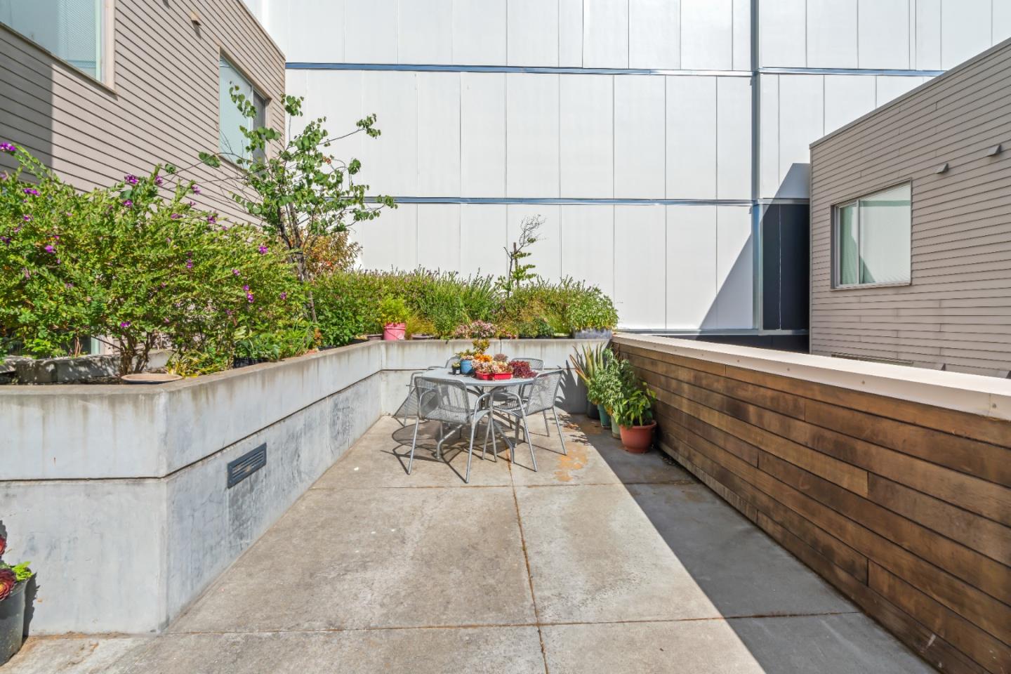 Detail Gallery Image 13 of 21 For 570 Innes Ave #203,  San Francisco,  CA 94124 - 1 Beds | 1 Baths