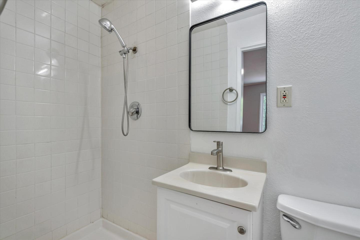Detail Gallery Image 18 of 27 For 155 Abelia Way, East Palo Alto,  CA 94303 - 3 Beds | 2 Baths