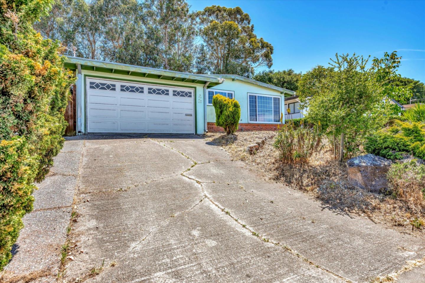 Detail Gallery Image 3 of 31 For 4330 Jana Vista Rd, El Sobrante,  CA 94803 - 3 Beds | 2 Baths