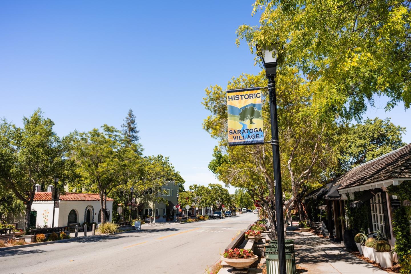 Detail Gallery Image 9 of 10 For 23600 Congress Springs Rd, Saratoga,  CA 95070 - 3 Beds | 1/3 Baths