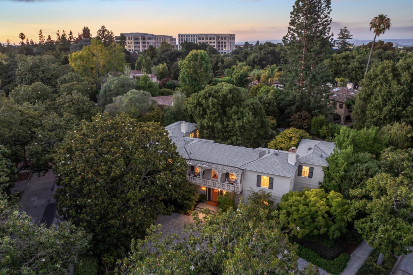 Detail Gallery Image 62 of 65 For 585 E Crescent Dr, Palo Alto,  CA 94301 - 4 Beds | 5/1 Baths