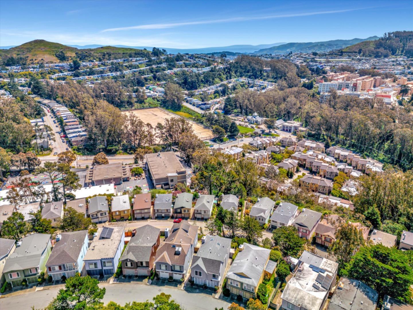 Detail Gallery Image 37 of 49 For 283 Oak Park Dr, San Francisco,  CA 94131 - 4 Beds | 3 Baths