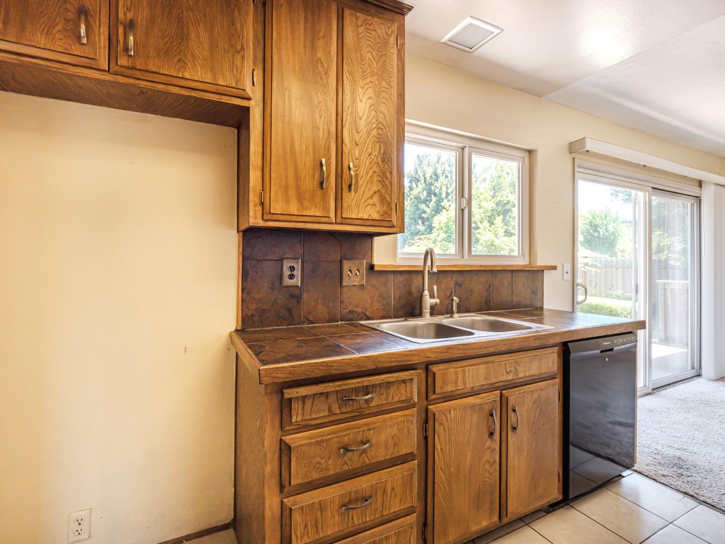 Detail Gallery Image 17 of 39 For 22367 Ortega Dr, Salinas,  CA 93908 - 3 Beds | 2 Baths