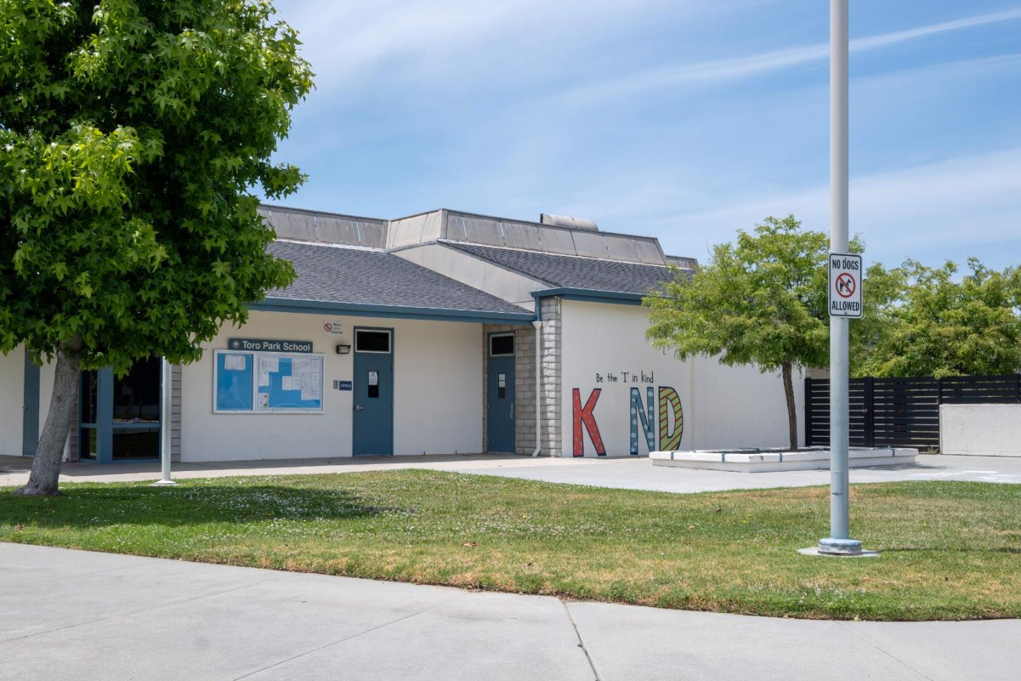 Detail Gallery Image 5 of 39 For 22367 Ortega Dr, Salinas,  CA 93908 - 3 Beds | 2 Baths