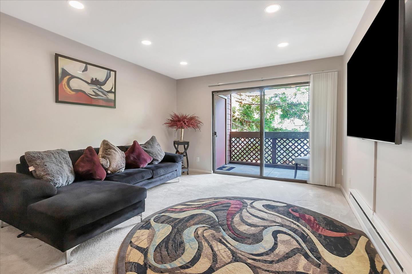 Detail Gallery Image 1 of 1 For 1082 Yarwood Ct, San Jose,  CA 95128 - 2 Beds | 2 Baths