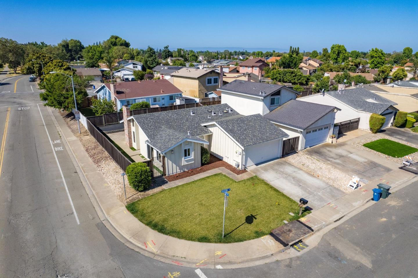 Detail Gallery Image 1 of 48 For 34999 Skylark Dr, Union City,  CA 94587 - 3 Beds | 2 Baths