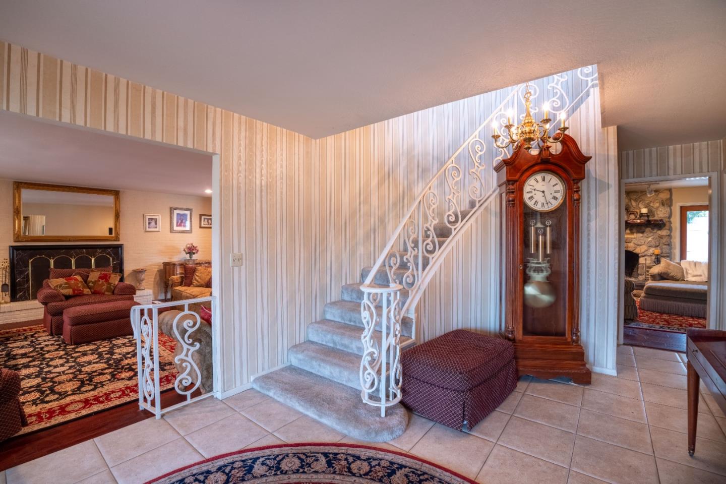 Detail Gallery Image 6 of 36 For 1165 San Mateo Dr, Salinas,  CA 93901 - 3 Beds | 3 Baths