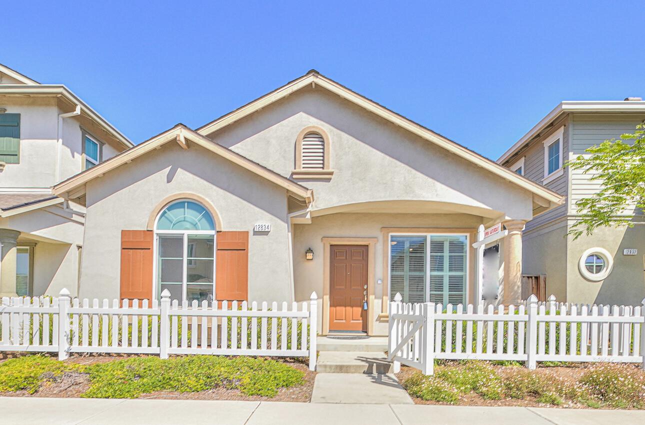 Detail Gallery Image 1 of 1 For 12834 Rogge Village Loop, Salinas,  CA 93906 - 2 Beds | 2 Baths