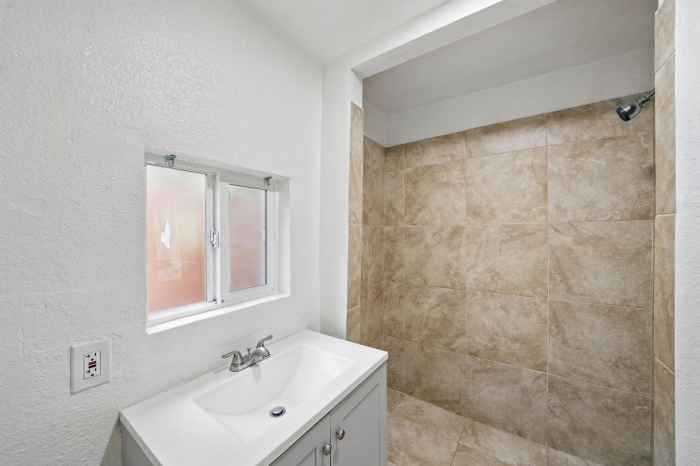 Detail Gallery Image 10 of 25 For 462 Delhi Ave, Stockton,  CA 95206 - – Beds | – Baths