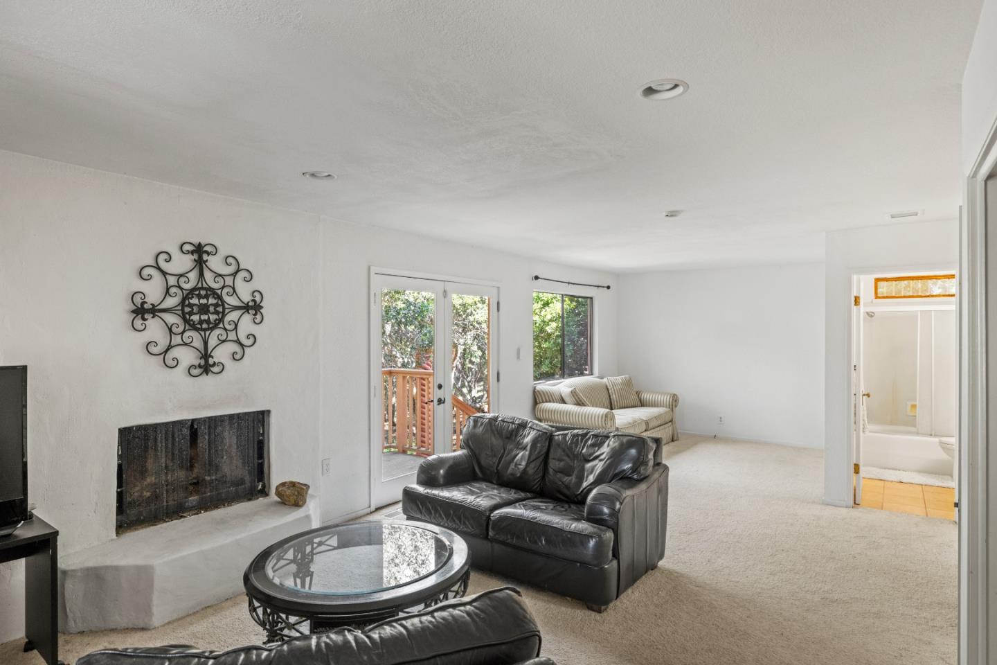 Detail Gallery Image 24 of 36 For 25490 via Paloma, Carmel Valley,  CA 93923 - 3 Beds | 2/1 Baths