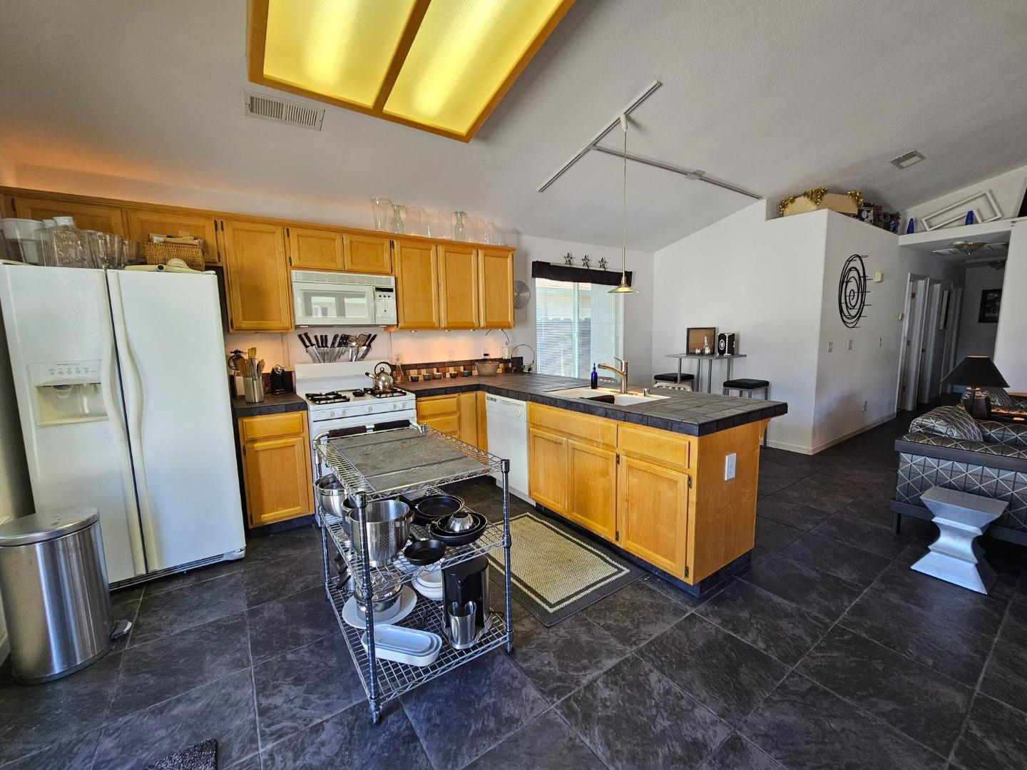 Detail Gallery Image 9 of 24 For 689 Rancho Vista Dr, Atwater,  CA 95301 - 3 Beds | 2 Baths