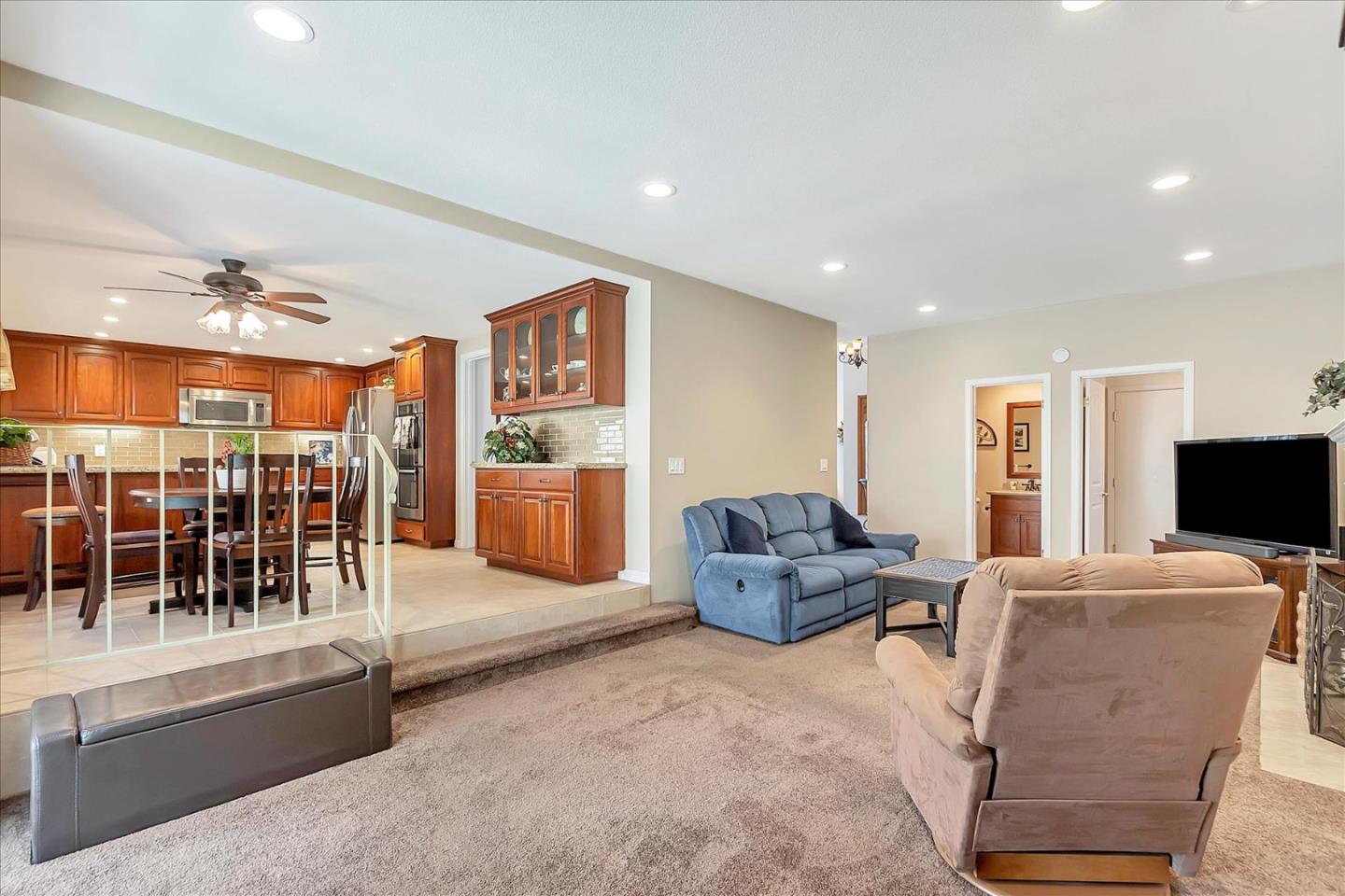 Detail Gallery Image 9 of 45 For 6426 Curie Ct, San Jose,  CA 95123 - 4 Beds | 2/1 Baths
