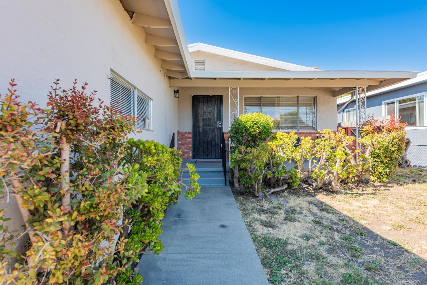 Detail Gallery Image 1 of 32 For 5311 School St, El Cerrito,  CA 94530 - 4 Beds | 2 Baths