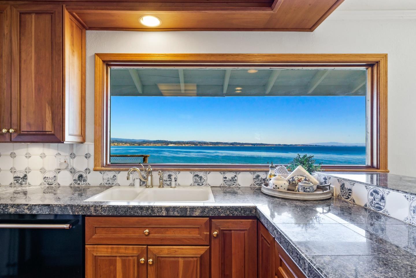 Detail Gallery Image 24 of 44 For 4250 Opal Cliff Dr, Santa Cruz,  CA 95062 - 4 Beds | 2/1 Baths
